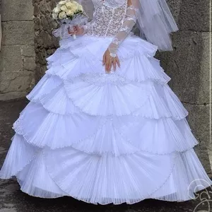 Продаю  шикарное свадебное платье!!!!!!