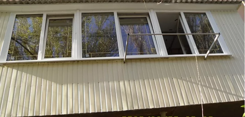 Остекление балконов и лоджий металлопластиком в Феодосии