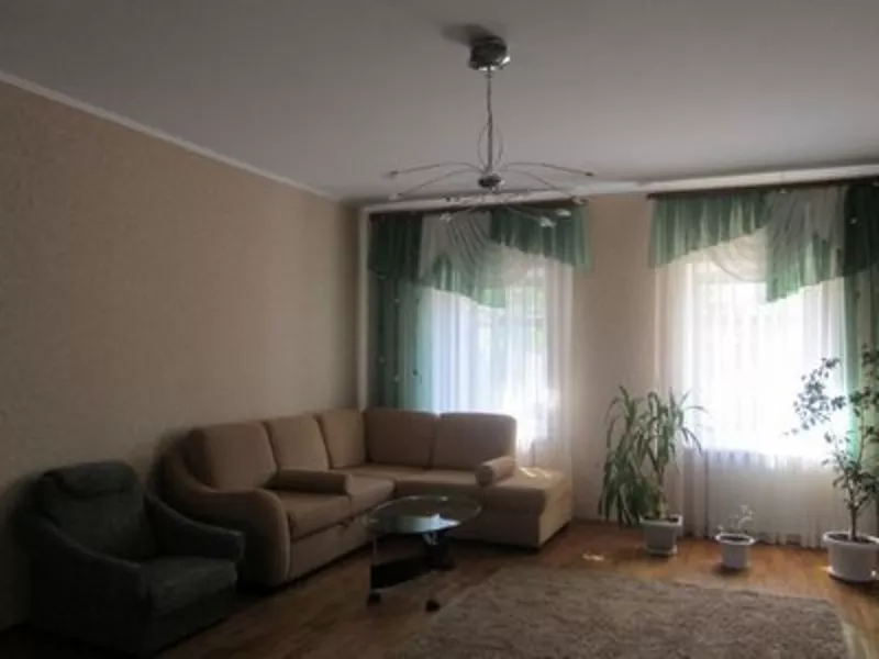 Продаётся  дом с гаражом   Севастополь 10