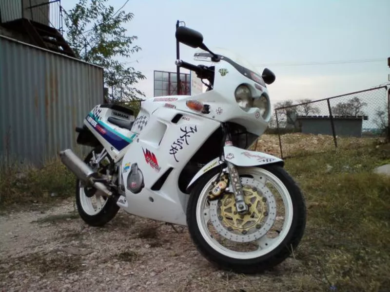 Продаю  мотоцикл Yamaha FZR-250 R 